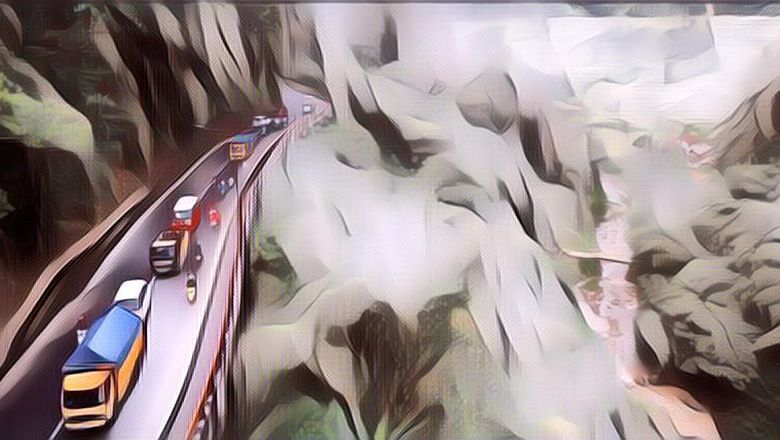 Viral Pria Hilang di Jalan Cadas Pangeran Sumedang, Terungkap Mitos Siluman Ular Besar dan Arwah Pekerja Paksa