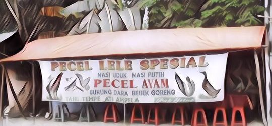 Kenapa Warung Pecel Lele Nggak Jual Pecel? Ternyata Ini Alasannya