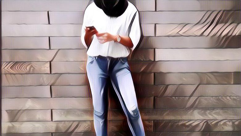 Bikin Makin Kece, Ini 4 Padu Padan Outfit Celana Jeans Untuk Perempuan Berhijab