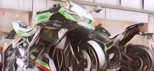 Motor Kawasaki Ini Bikin Pengendara Lain Minggir, Knalpotnya Buat Wajah Auto Gagal Glowing