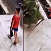 Bocah Ini Sibuk Jalan Sambil Melamun, Endingnya Bikin Ngakak