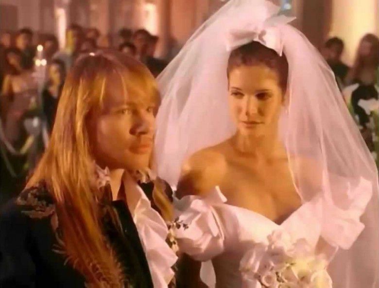 #2 Pacarnya Axl Rose tampil di video klip