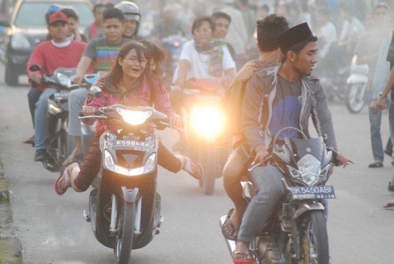 4. Jalan-jalan saat ngabuburit dan sehabis subuh