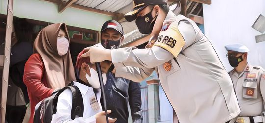 Subhanallah~ Polisi Ini Bangun Pondok Gratis untuk Asuh Ratusan Anak Yatim