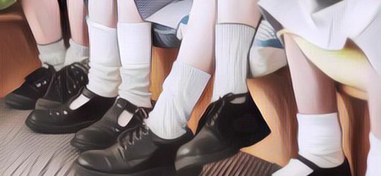 ‘Konten Mengandung Bawang’! Kakak Adik Ini Jadi Sorotan Karena Tukar Sepatu Demi Bisa Sekolah