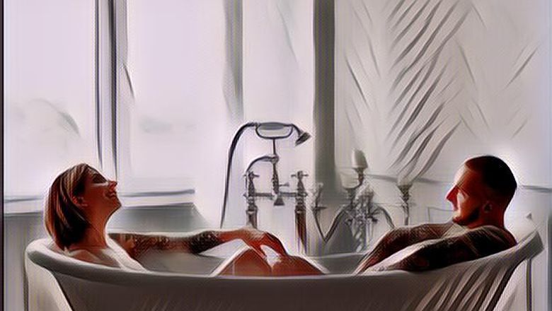 Byur! Sering Mandi Bareng dengan Pasangan Membuat Hubungan Makin Hot