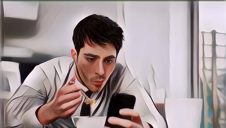 Cieee! Ini Penyebab Cowok Masih Suka ‘Ngintip’ Mantan Pacarnya Lewat Media Sosial