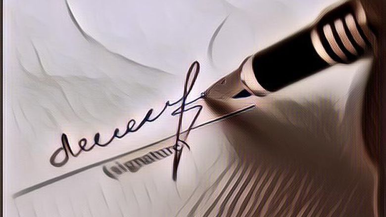 Wanita Ini Punya Pekerjaan Terunik di Dunia: Vermak Tanda Tangan Orang Lain