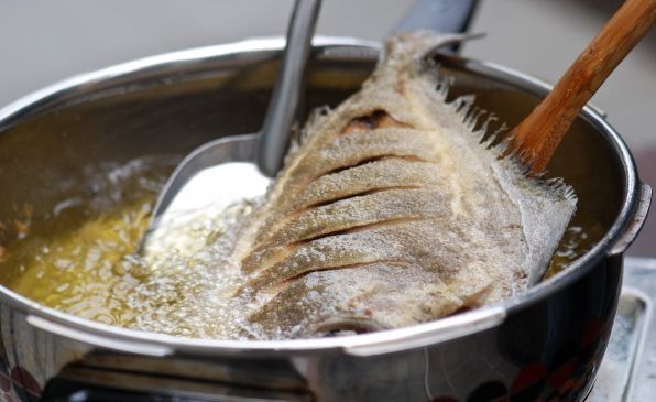 1. Ikan goreng hancur