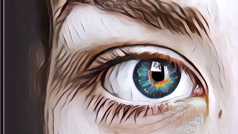 Penampakan Mata Raksasa di Langit Inggris Bikin Merinding Deh~