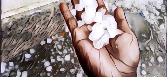 Jakarta Diguyur Hujan Es... Apa Kata BMKG?