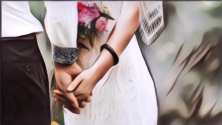 Salut, Pasangan Ini Nikah dalam Bus Demi Patuh PPKM