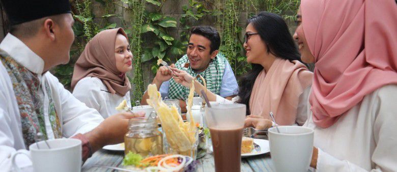 3. Menyinggung Fisik