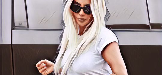 Kim Kardashian Foto Bareng Robot di Mobil, Diduga Dapat Uang dari Elon Musk Rp 476 Juta