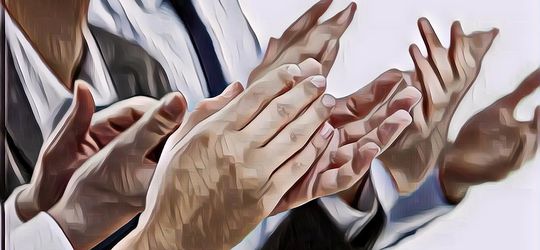 Terkena Kelainan Langka, Pria Ini Bisa Tepuk Tangan Pakai Bahu