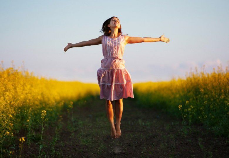 4. Keliatan terlalu bahagia atau bangga