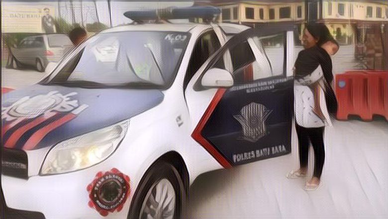 Unik, Wanita Ngidam Naik Mobil Patwal Polisi di Batubara