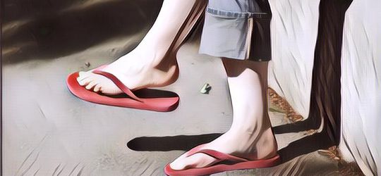 Terungkap 5 Alasan Kenapa Orang Indonesia Hobi Banget Pakai Sandal Jepit