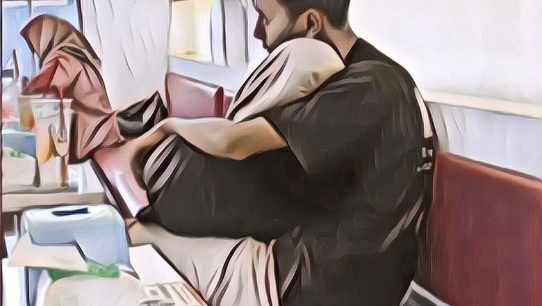 Viral Pasangan Muda Bermesraan di Tempat Umum, Netizen Auto Risih