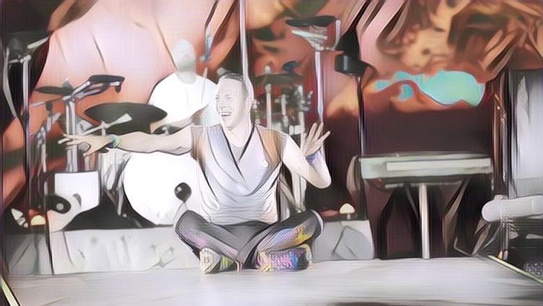 Terima Kasih Chris Martin! Ini 5 Aksi Viral Vokalis Coldplay Selama di Indonesia