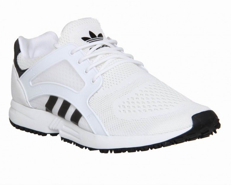 7. Sneakers-nya Jokowi