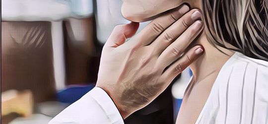 Jangan Panik Dulu, Berikut Ini Penyebab Ada Benjolan di Lehermu