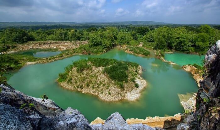3. Telaga Biru Semin, Yogyakarta