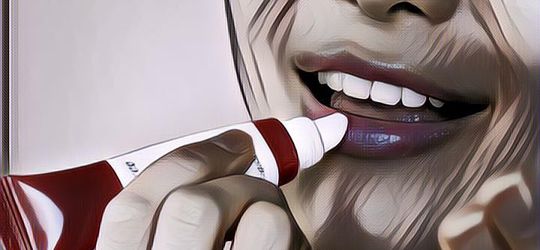 Bikin Lembab Terus, Ini 4 Rekomendasi Vitamin Bibir Kering yang Bisa Kamu Coba