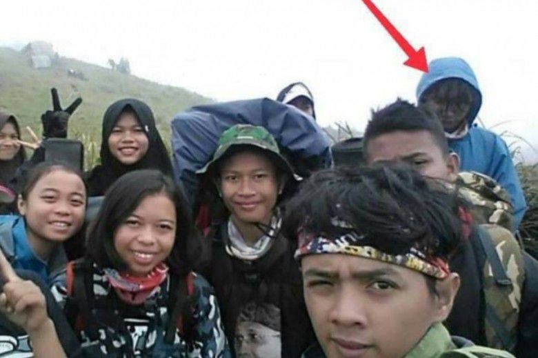 Dukun Millenial mencoba menerawang