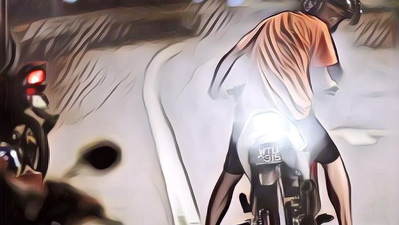 Dikira Mau Ditilang, Cowok Ini Malah Dikasih Kue Ulang Tahun dari Polisi