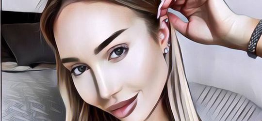 Tak Seperti Model pada Umumnya, Model Majalah Playboy Ini Akui Tak Suka Punya Wajah Cantik