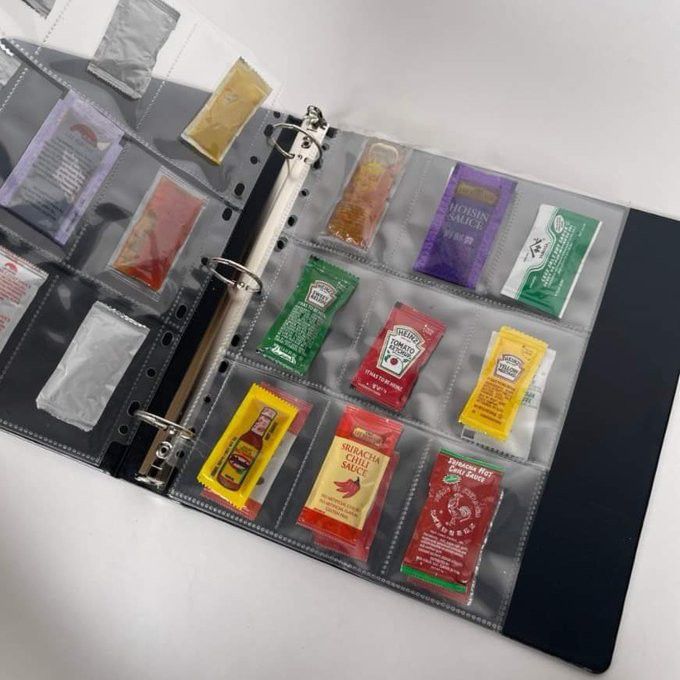 5. Jika nggak ada bonus photo card member BTS, kamu tetaap bisa mengoleksi saus sambalnya yang dibuat khusus untuk menu ini