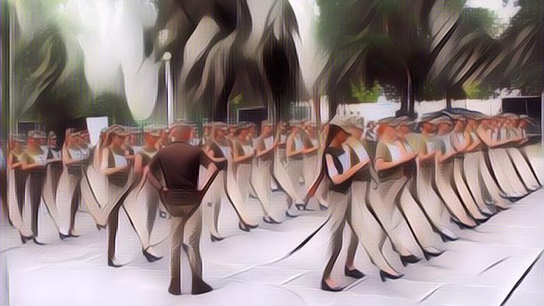 Tentara Ukraina Mendadak Jadi Kontroversi Karena Menggunakan Heels Saat Parade