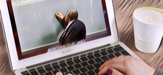 Duh Apes! Mahasiswa Ini Lupa Matikan Mikrofon Laptop, Padahal Lagi Asyik Gibahin Dosen