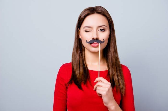 2. Rambut Tumbuh Berlebihan di Tempat yang Tidak Biasa