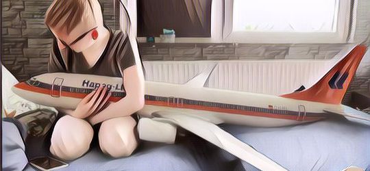 Waduh! Wanita Ini Terangsang Pada Benda Mati, Ngaku 5 Tahun Pacaran Sama Replika Pesawat Dan Ingin Menikahinya