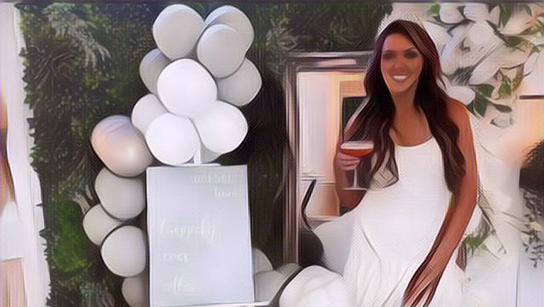 Seorang Wanita Tetap Gelar Pernikahan Tanpa Pria Usai Diselingkuhi