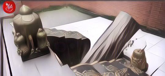 Tak Bisa Dicabut dengan Alat Barat, Batu Bersejarah di Mojokerto Ini Penuh Misteri