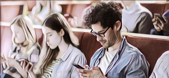 Efek Buruk Handphone Buat Kulit Cantikmu, Hati-Hati Ada Kuman Berbahaya!