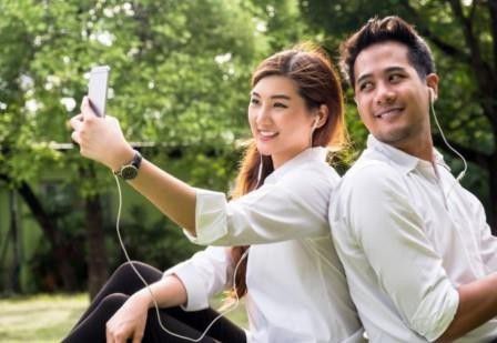 2. Kamu dijadikan bahan pameran