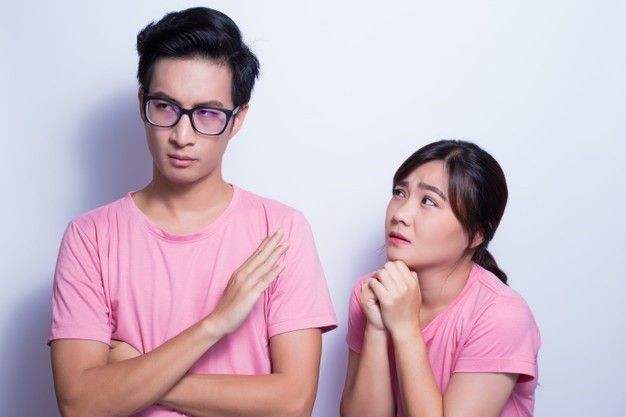 #8 Lebih memilih diam ketika gak bisa berkata dengan baik