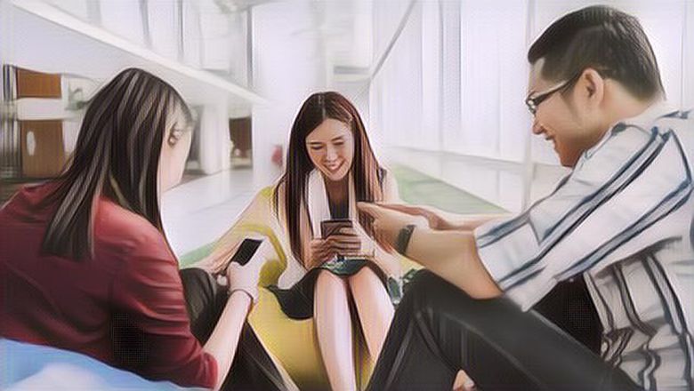 Jangan Disepelekan! Berikut Ini Efek Buruk Melihat HP Terus Menerus dalam Waktu Lama