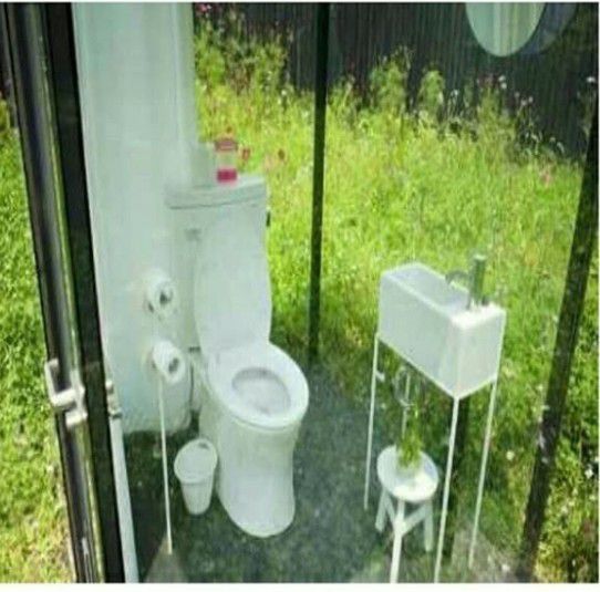 7. Toilet Transparan