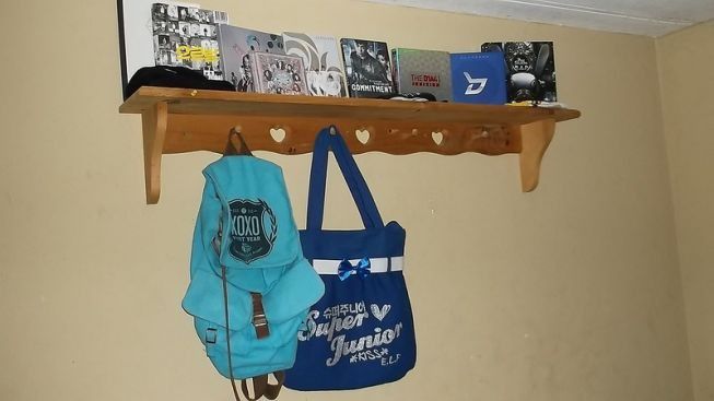 # Orangtua di Malaysia Tega Bakar Koleksi Barang-Barang Kpop Milik Anaknya