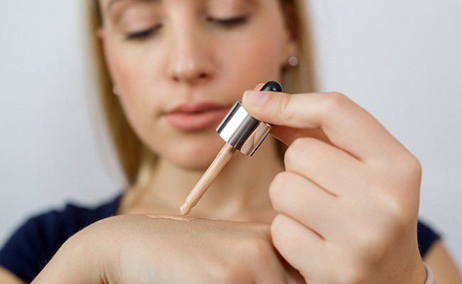 2. Mencampurkan Foundation dengan Serum