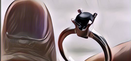 Pria Ini Bikin Cincin Tunangan dari Potongan Kuku, Cantik atau Malah Jijik?