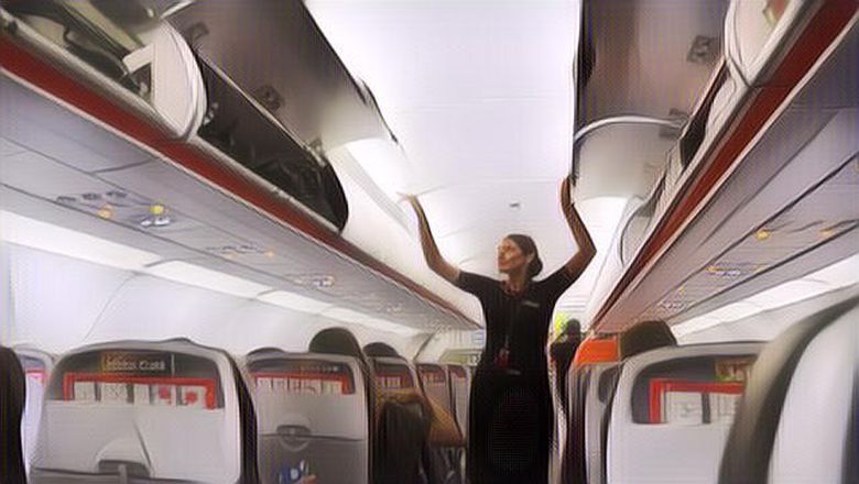 Bikin Geram, Seorang Penumpang dengan Lancang Pegang Bokong dan Dada Pramugari