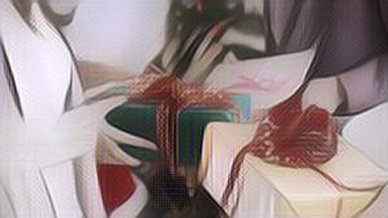 5 Ide Tukar Kado Natal Buat Seru-seruan Bareng Keluarga