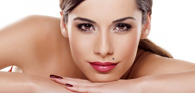 3. Tahi Lalat di Atas Bibir