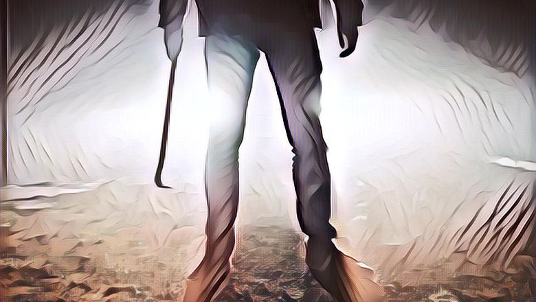 Ngeri! Ada Anak Bule Jalan-jalan Sambil Pegang Celurit di Bali